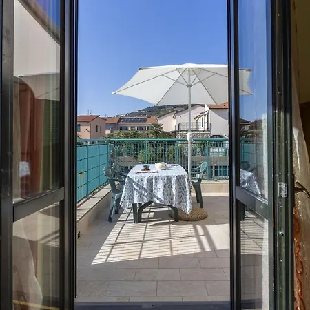 Апартаменты Locazione Turistica Le Margherite - Slr255 *